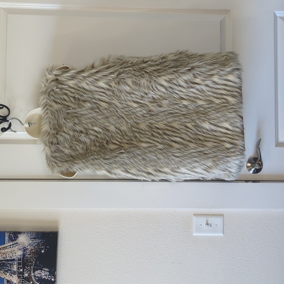 BNWOT Cynthia Rowley Faux Fur Vest - Picture 5 of 10